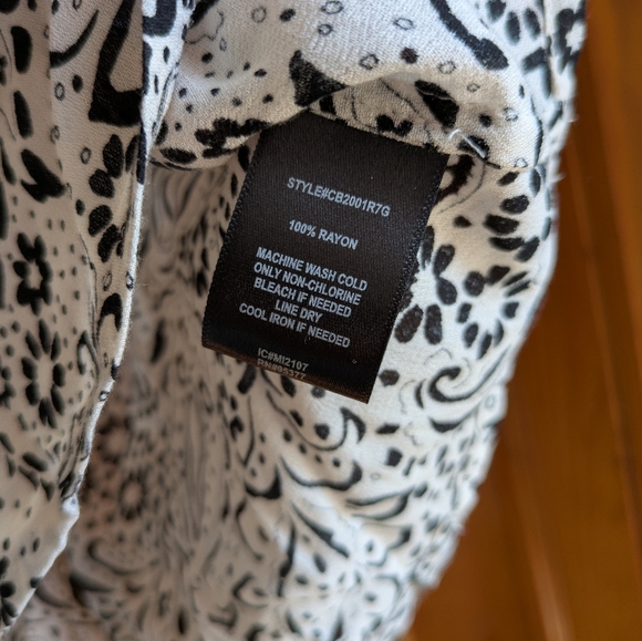 Sanctuary Black and White Paisley Blouse - Picture 4 of 5